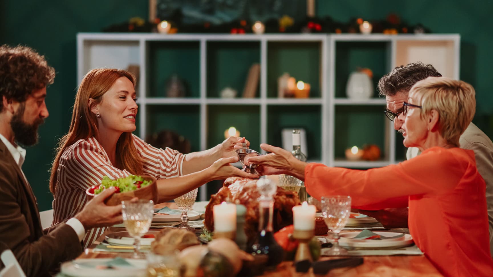 Early bird dinner: Cina devreme chiar te ajută să dormi mai bine?